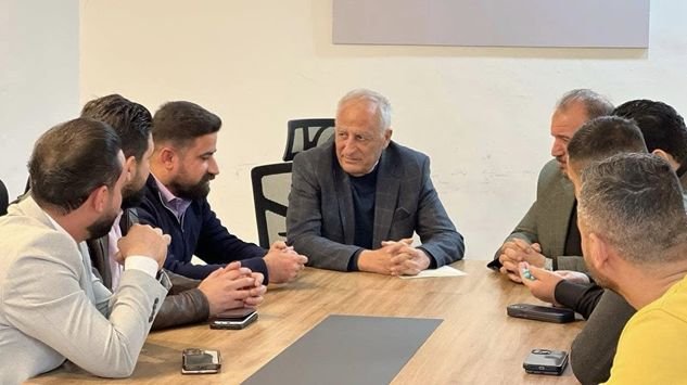 اجتماع مع نائب